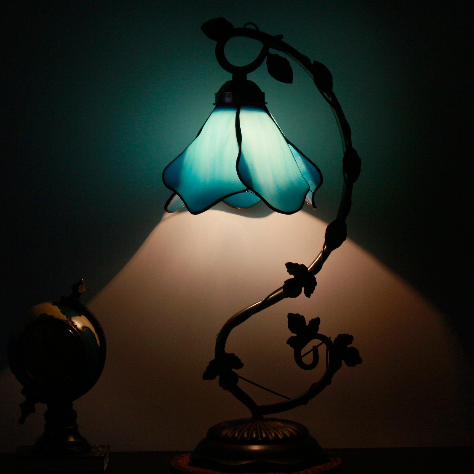 Alfonsa 21'' Antique Tiffany Lamp