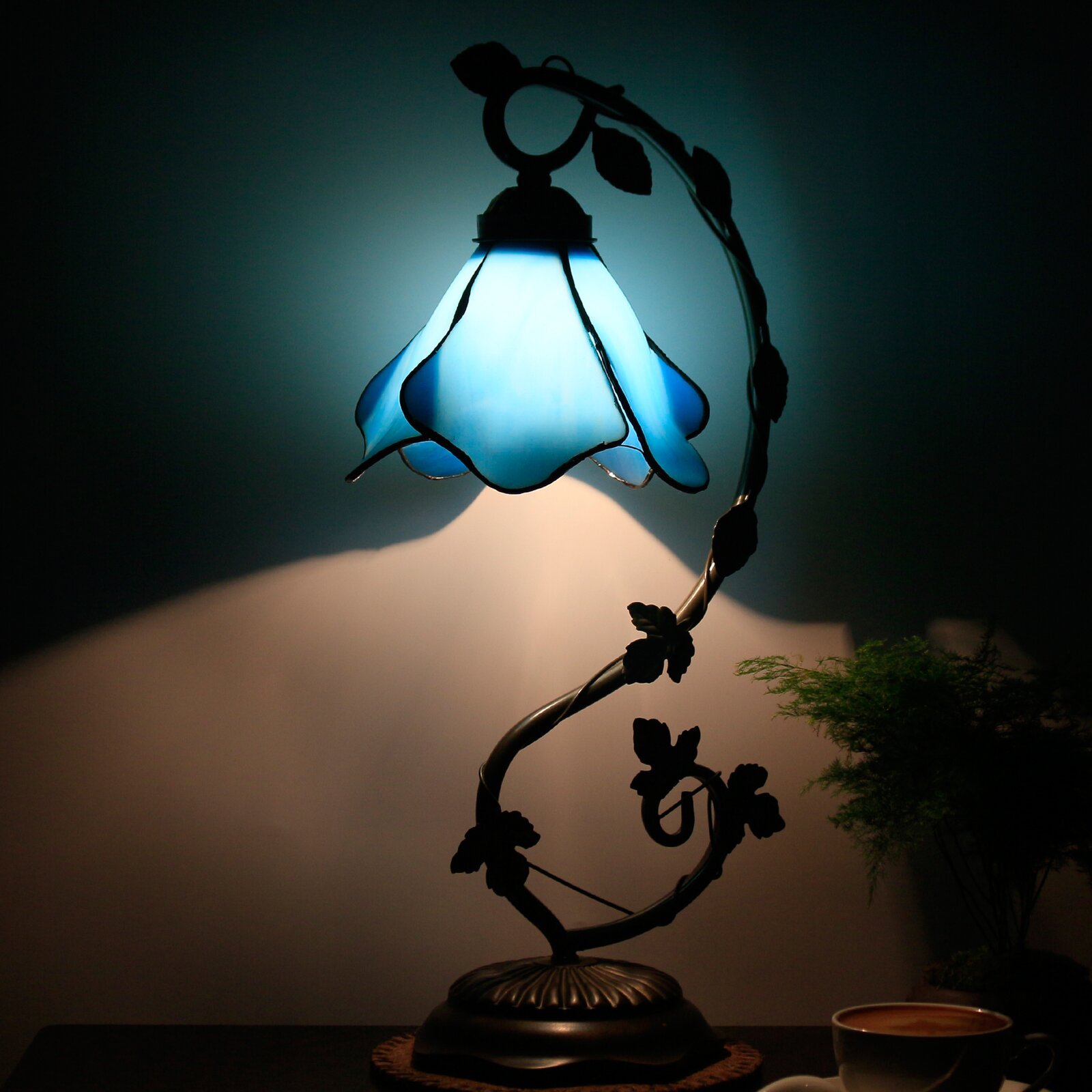 Alfonsa 21'' Antique Tiffany Lamp