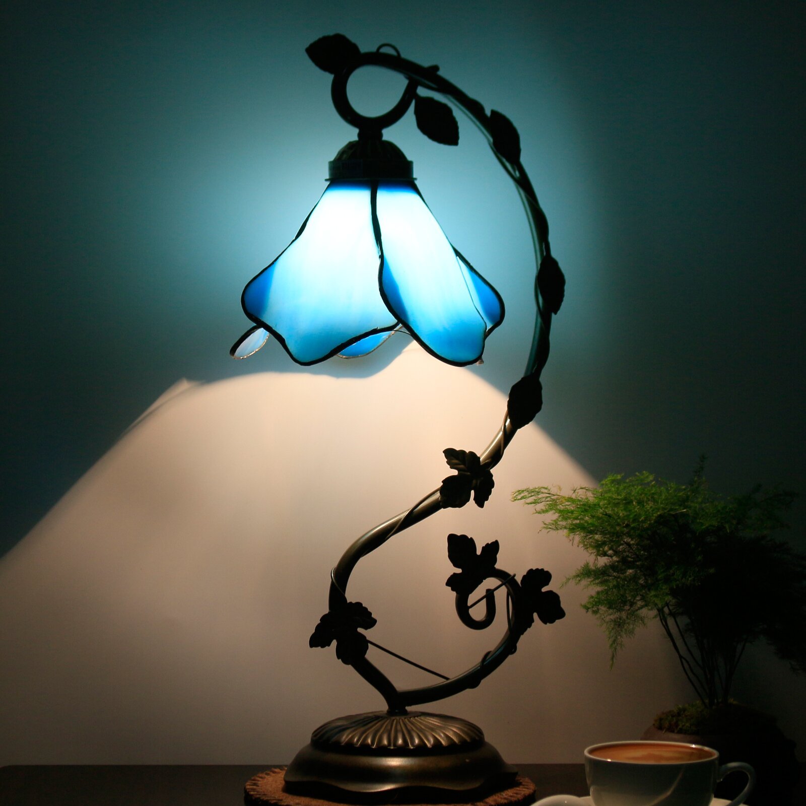 Alfonsa 21'' Antique Tiffany Lamp