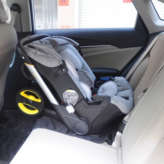 👶Clearance Price SGD 29.99🍼Doona Infant Car Seat & Latch Base - Rear Facing, Car Seat to Stroller in Seconds